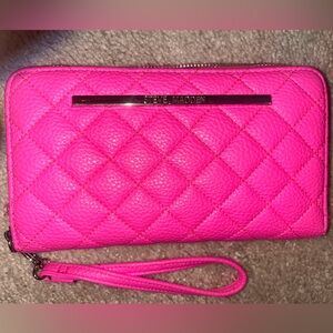 Women’s Hot Pink Steve Madden Wallet Wriset w| messed up zipper